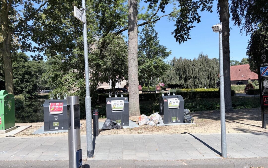 “Waarom juist hier?” CDA Wijchen kritisch op afvalcontainers tegenover kasteel