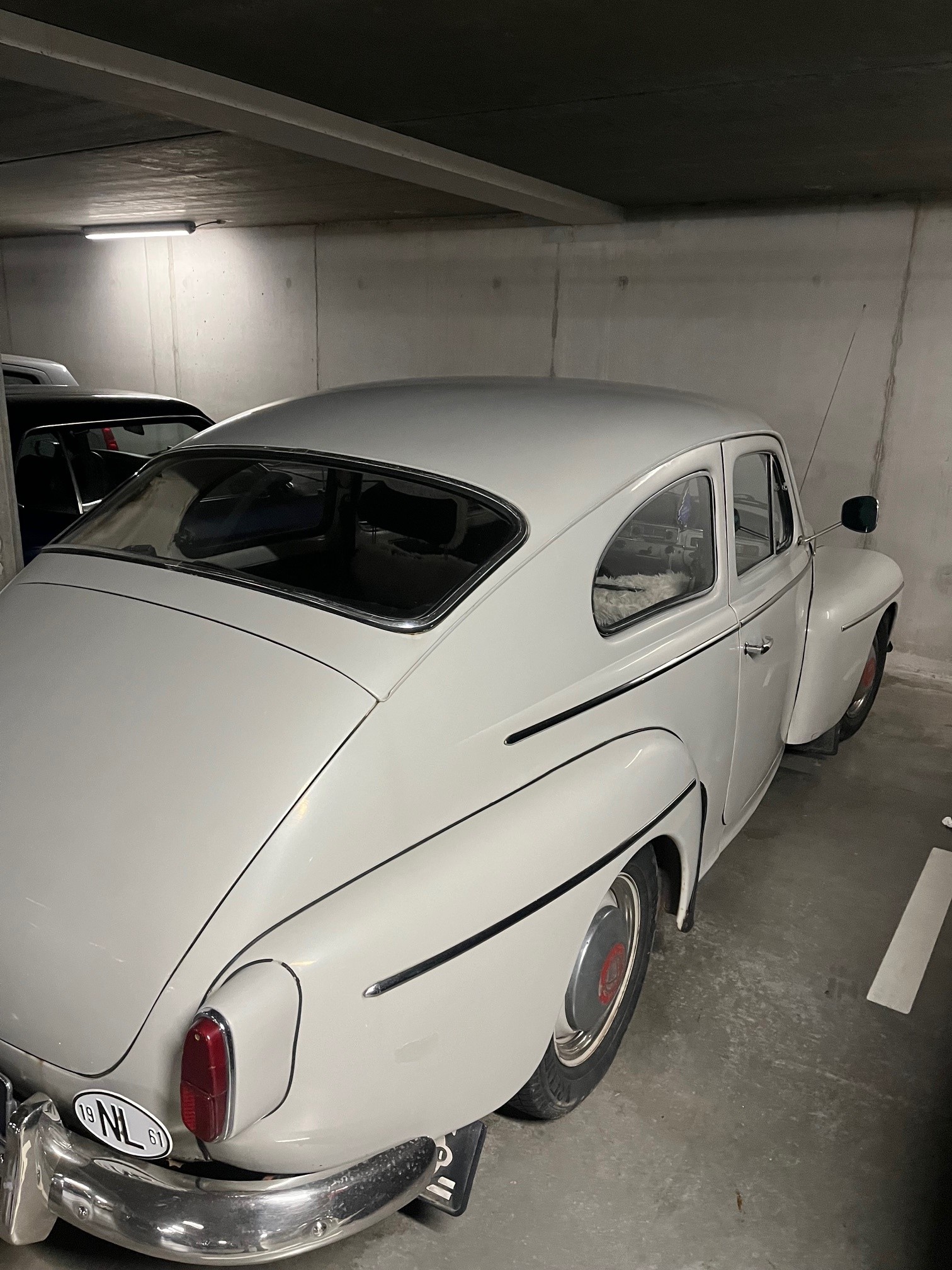 CDA Wijchen: Leg stallen auto’s in centrum aan banden